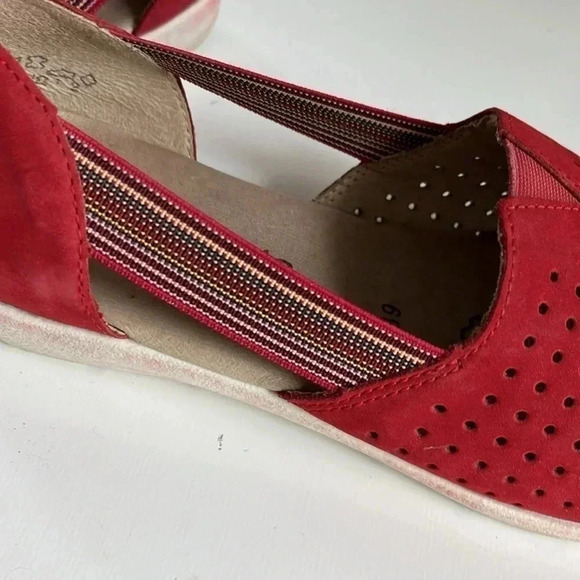 REMONTE Soft Women’s 39 8.5 Sandals Perforated Leather Elastic Red Comfort - Picture 7 of 9